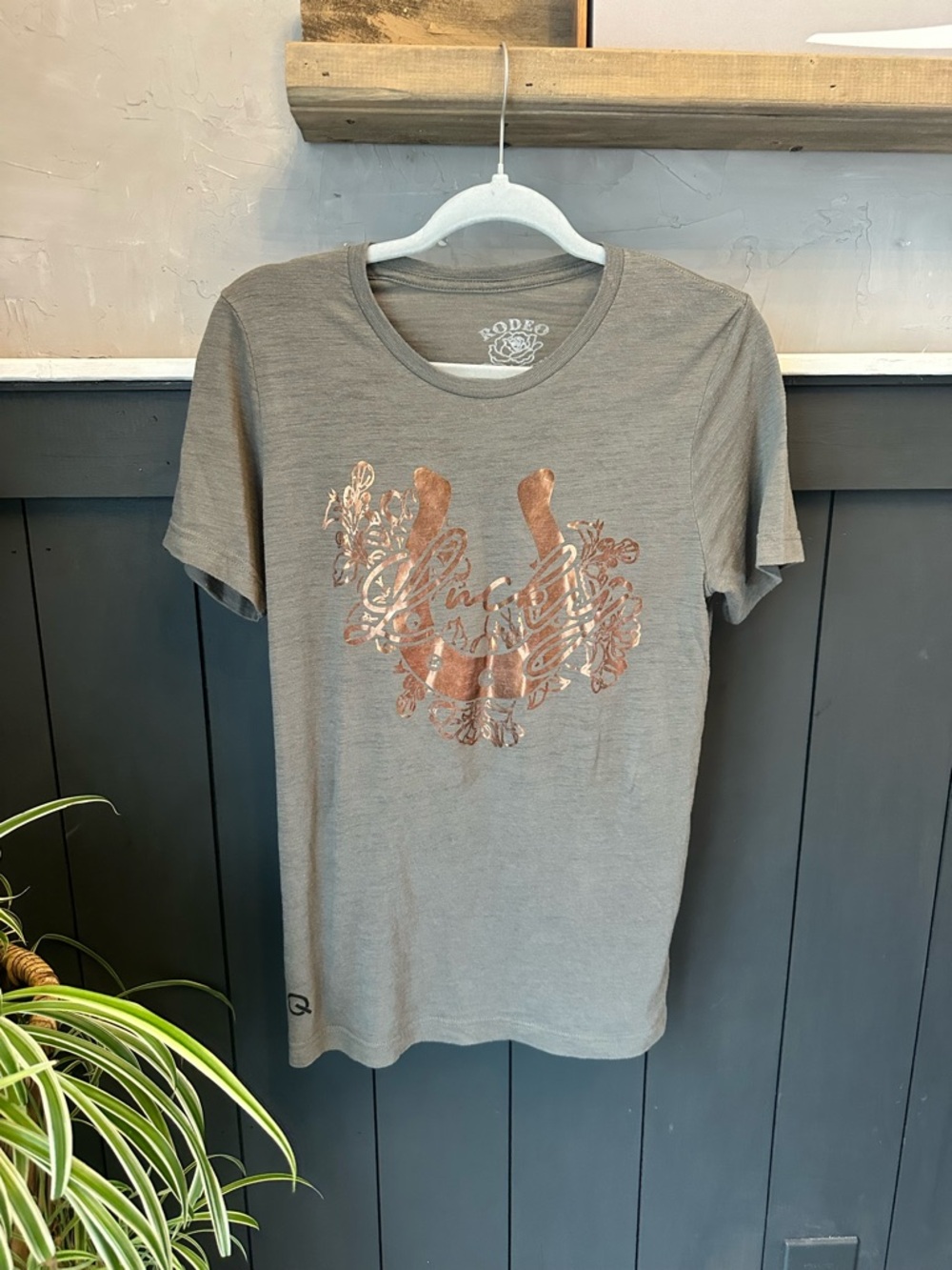 Rodeo Quincy Graphic Crewneck T-Shirt Gray Rose Gold Print sz M
